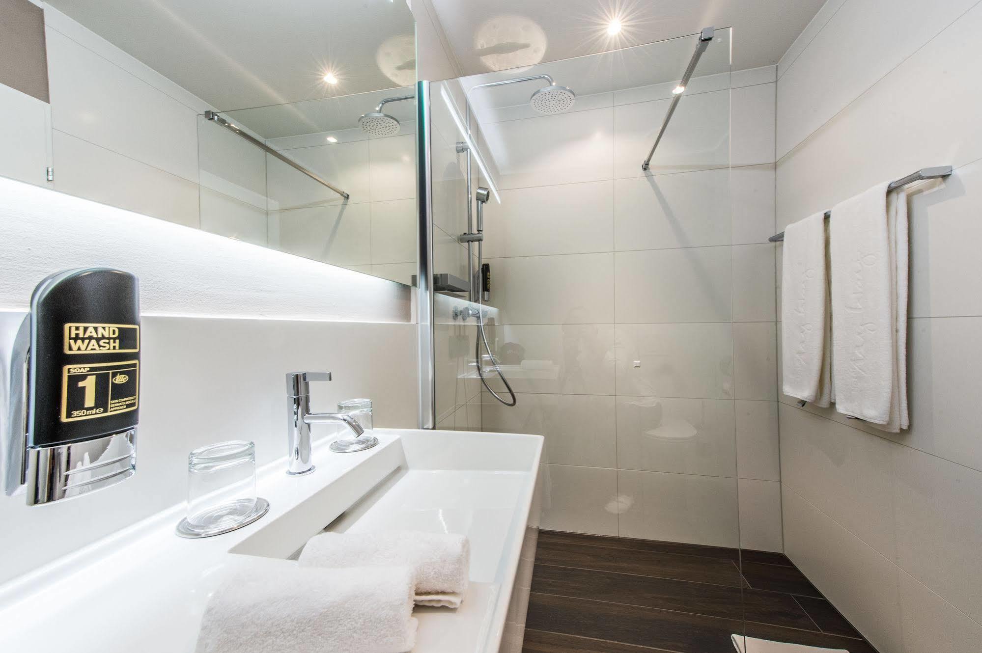 Hotel My Way Zuerich Вализелен Екстериор снимка