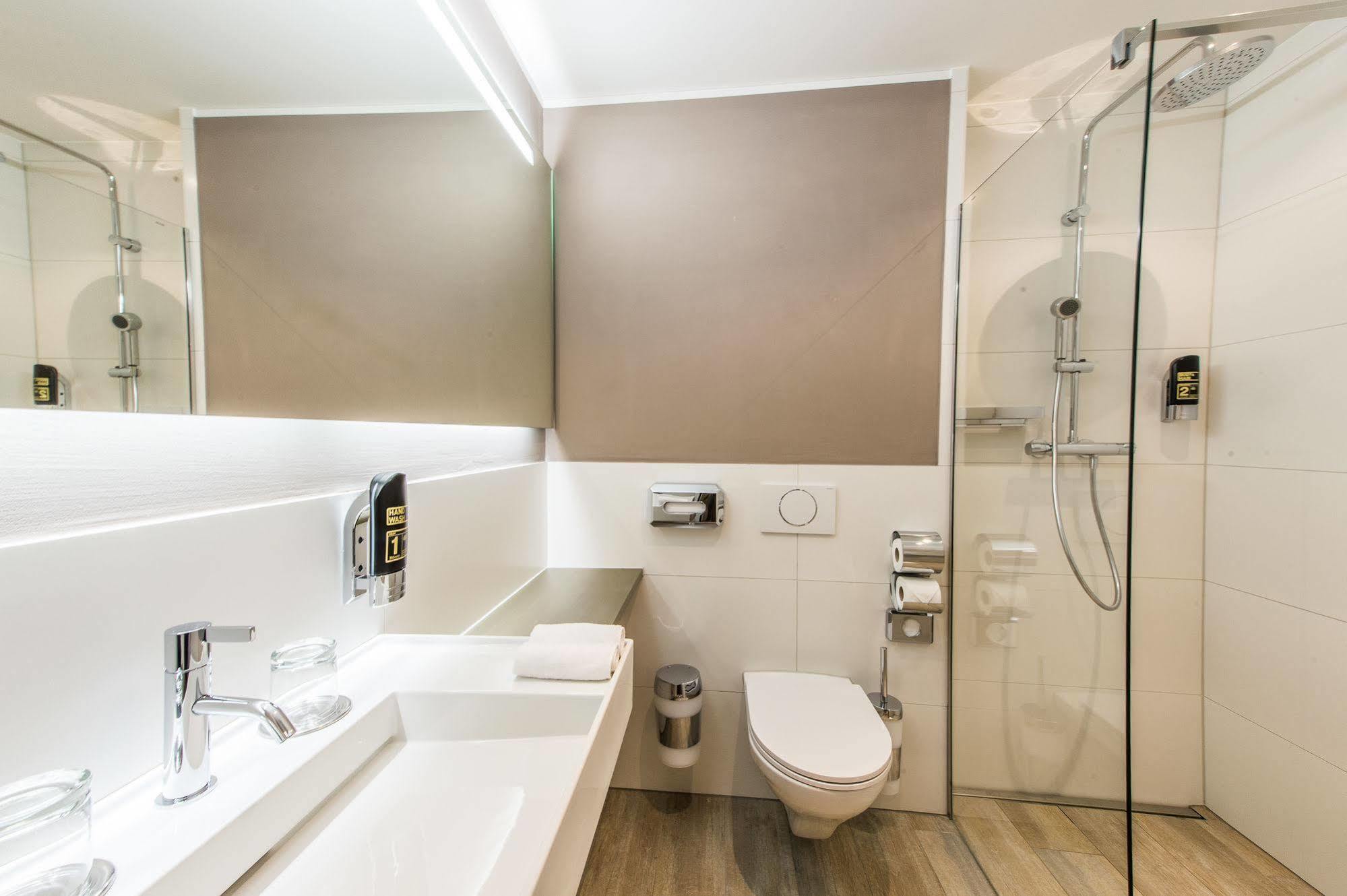 Hotel My Way Zuerich Вализелен Екстериор снимка