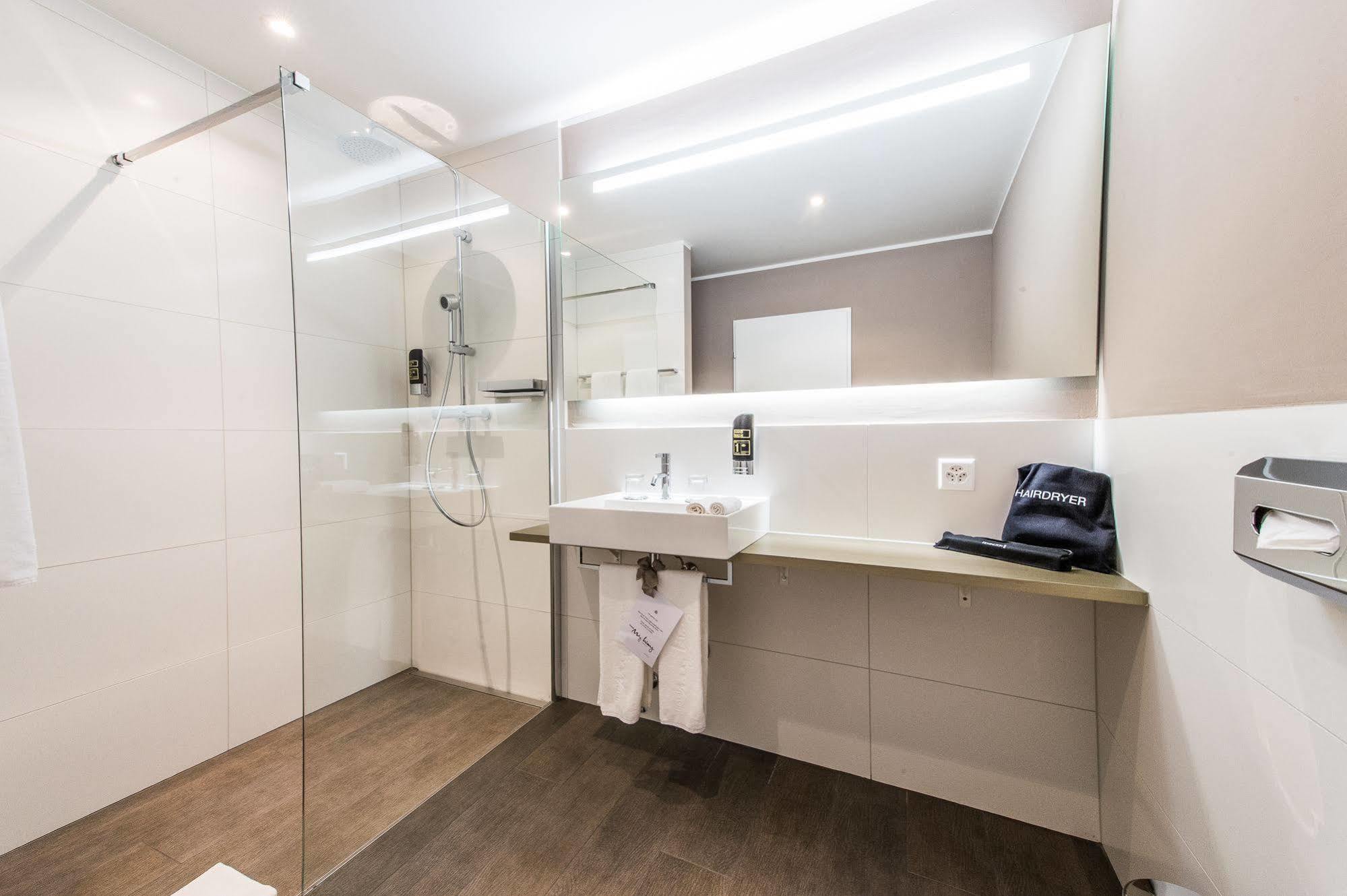 Hotel My Way Zuerich Вализелен Екстериор снимка